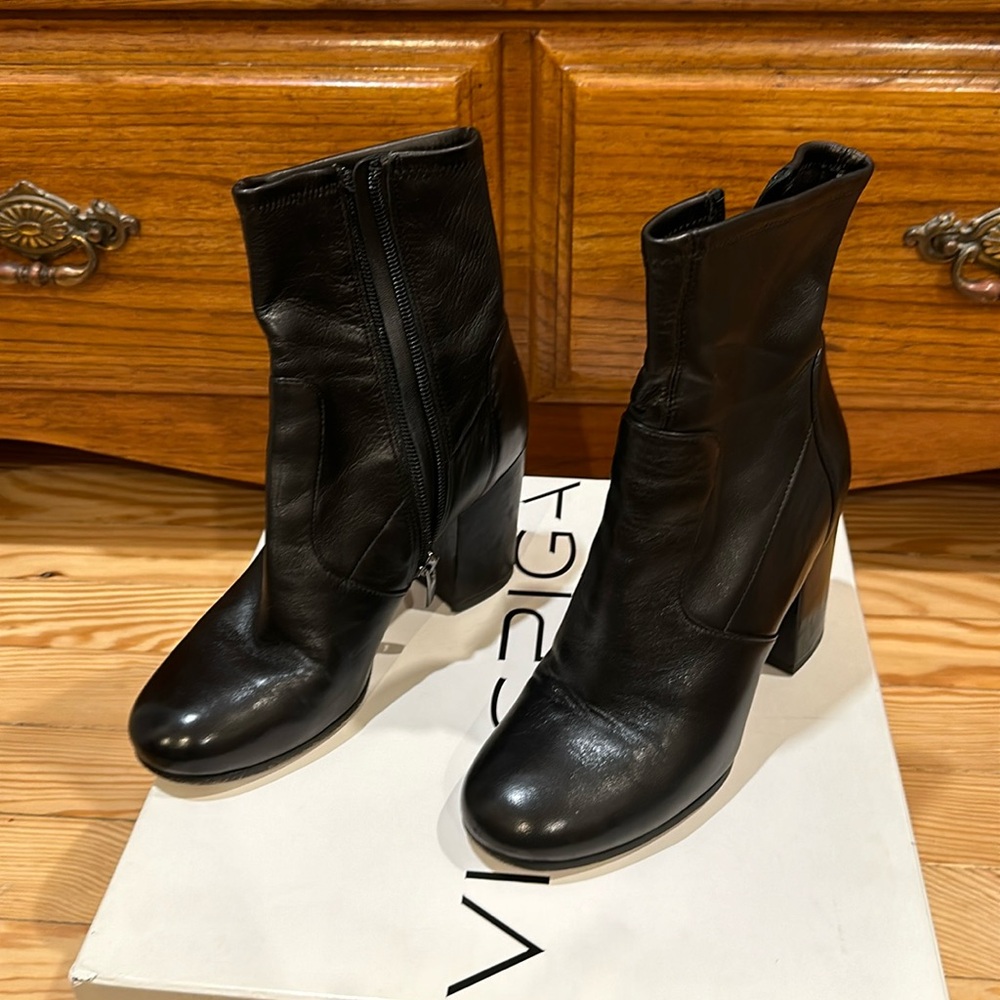 Via Spiga black leather zip up bootie